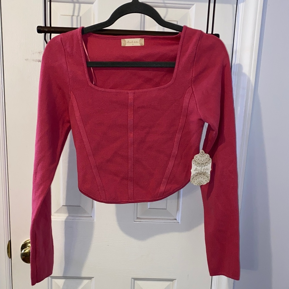 Altar’d State cropped long sleeve knit top NWT sz. M, fruit dove (pink)